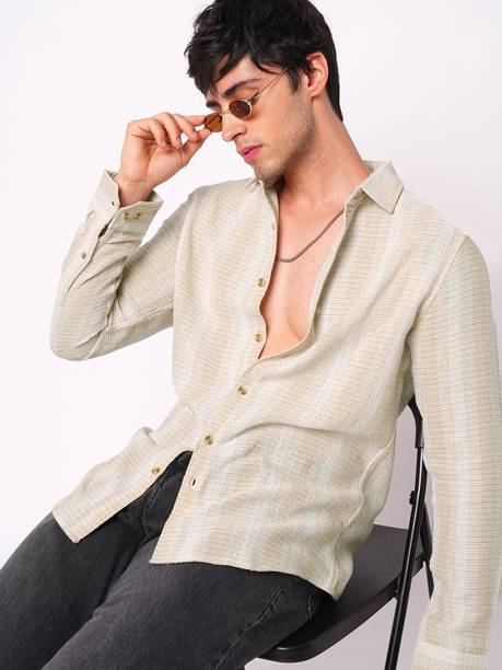 Men Slim Fit Striped Cut Away Collar Casual Shirt