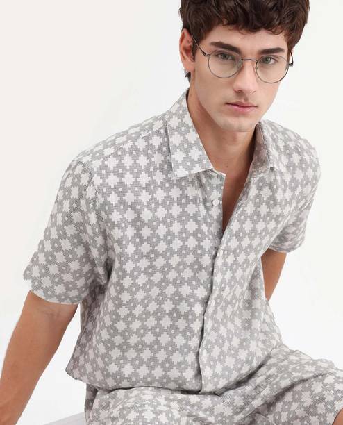 Men Regular Fit Geometric Print Spread Collar Casual Shirt