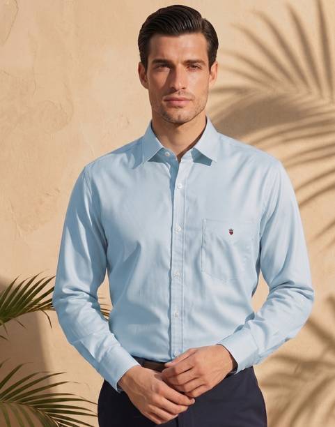 HOLIDAY Men Slim Fit Solid Casual Shirt