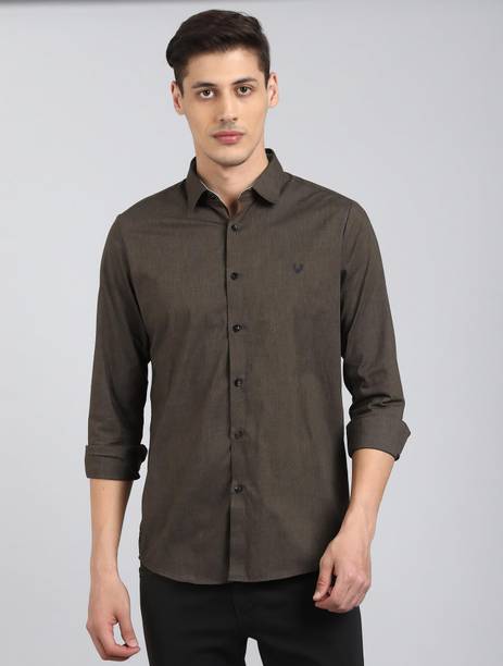 Men Slim Fit Solid Cut Away Collar Casual Shirt