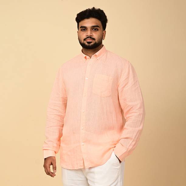 Men Tailored Fit Solid Button Down Collar Casual Shirt
