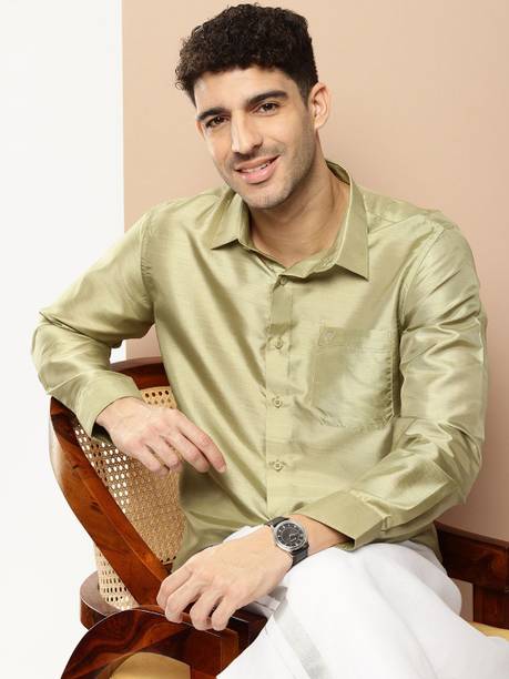 INVICTUS Men Solid Casual Green Shirt