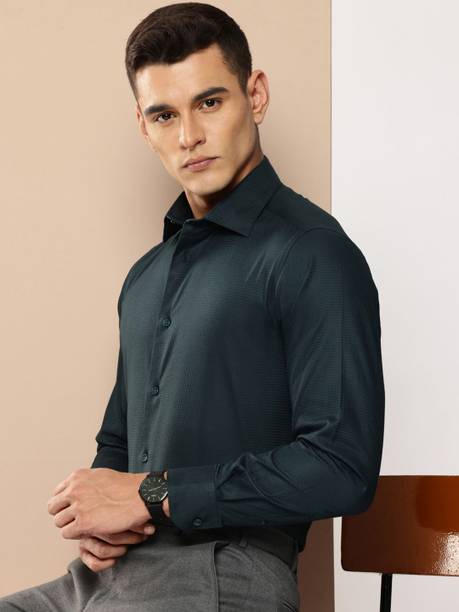 INVICTUS Men Slim Fit Self Design Formal Shirt