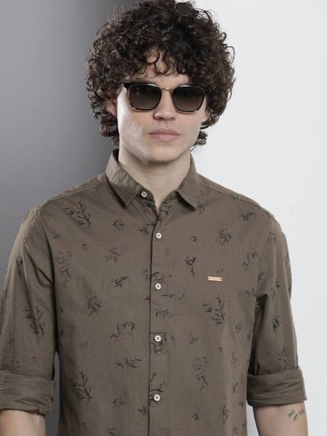Men Regular Fit Floral Print Cut Away Collar Casual Shirt