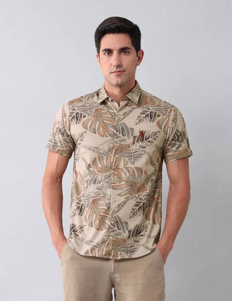 Men Regular Fit Floral Print Cut Away Collar Casual Shirt