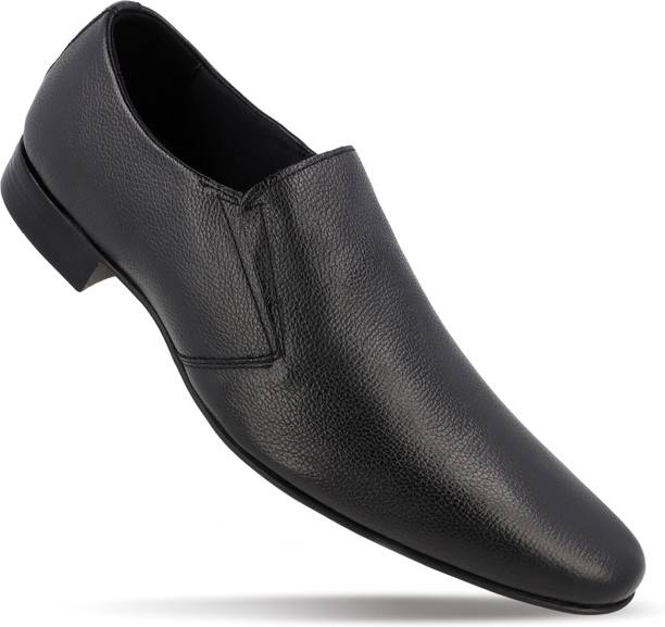 walkaroo formal shoes