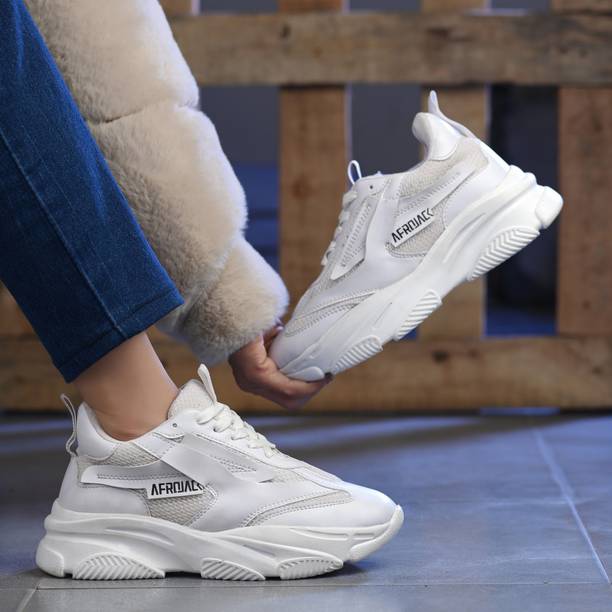 white casual shoes flipkart