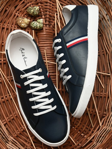 Mast & harbour navy blue sneakers top