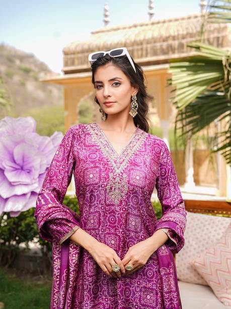 Women Silk Blend Kurta Pant Dupatta Set Limited