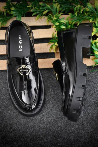 RODDICK SHOES Trending Fashinable Luxary Outdoor Casual Shoes For Men...