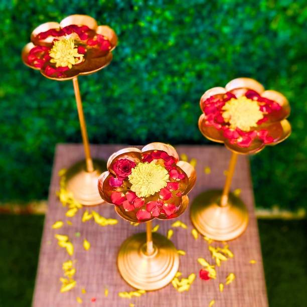 Cozzy Dera Taj urli bowl set 3 tea light candle holder & floating diya stand /home decor Decorative Showpiece  -  42 cm