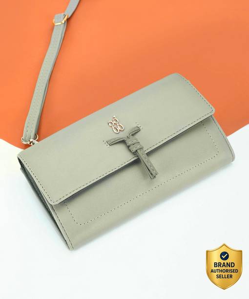 Green Women Sling Bag - Medium GRASSWHOPPER E ASHLYN MINTGREEN