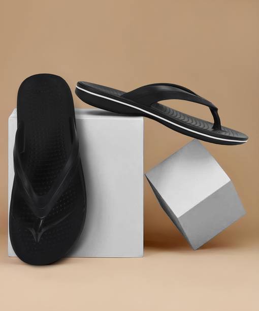 paragon white chappal
