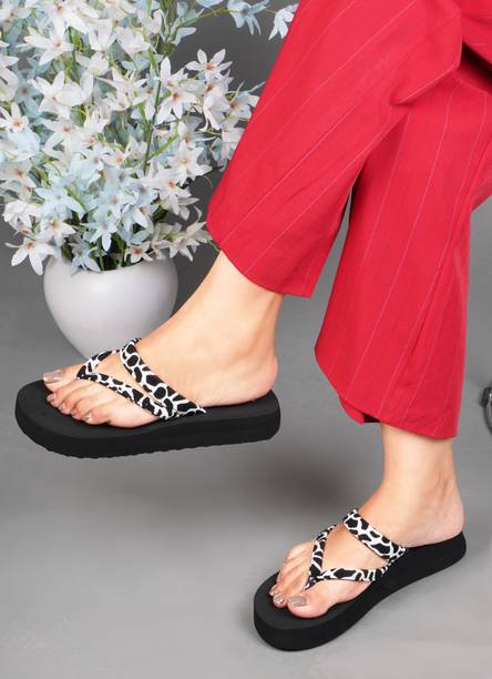 New Latest Collection of Stylish Slippers Comfortable Soft For Women Flip Flops Flip Flops