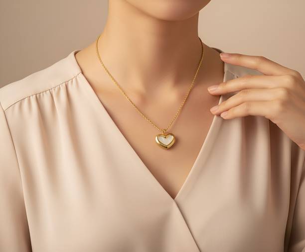 JEWELSCAPE Gold-Plated Stainless Steel Heart Pendant with Mother-of-Pearl, Adjustable Chain Smart Pendant