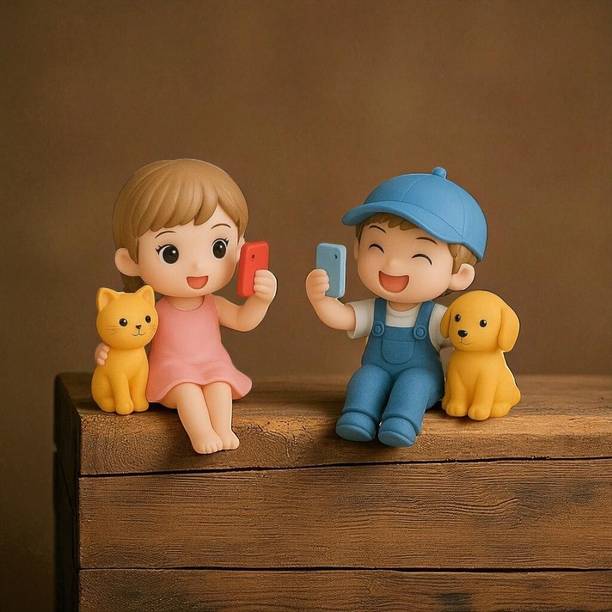 VHD Romantic Couple Showpiece Toy for Home Décor & Gifting T23  - 4 cm