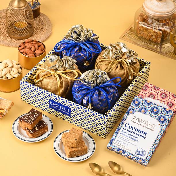 HyperFoods Lohri Gifts Pack Gajak Gift Pack Gift For New Year Lohri Gift Hamper Tray