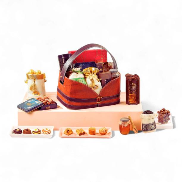 OASIS Exclusive Baklawa Gift Hamper – Baklava, Cookies, honey & Chocolate Treats Box