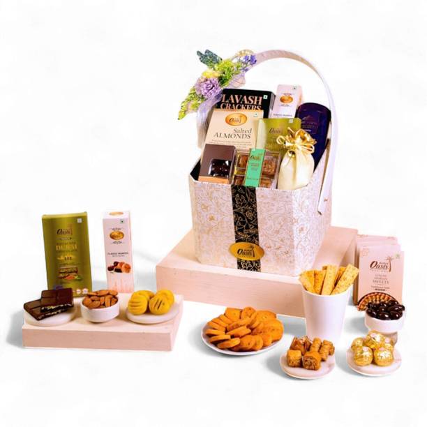 OASIS Exclusive Baklawa Gift Hamper – Baklava, Cookies, Namkeen & Chocolate Treat Box