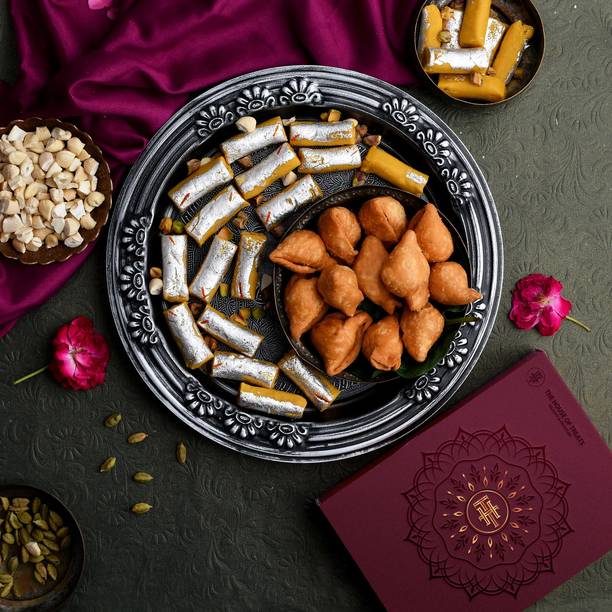 HyperFoods Sweets Gift Pack KajuKesarRolls MewaSamosa 250g each Gift Hamper for Festivals Vacuum Pack