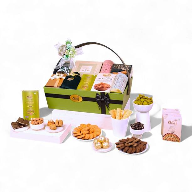 OASIS Exclusive Baklawa Gift Hamper – Baklava, Cookies, Namkeen & Chocolate Treats Box