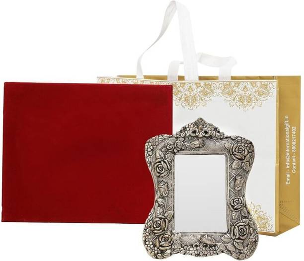 INTERNATIONAL GIFT Showpiece Gift Set
