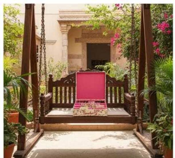 AAJ STORE Vanity box jewellery stores 4 rod Bangle Box Multy use Party Function Lockable Vanity Box