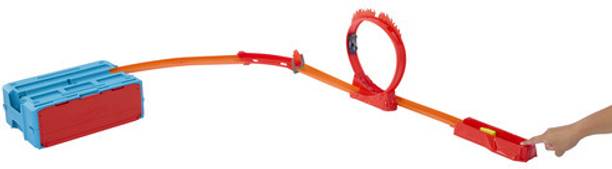 HOT WHEELS Fire-Themed Track Building Set with 1 Toy Car