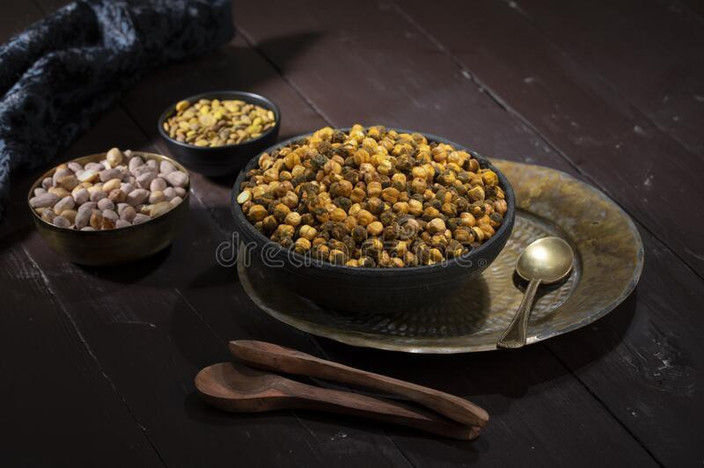 Ayol külotsiz uxlaydi