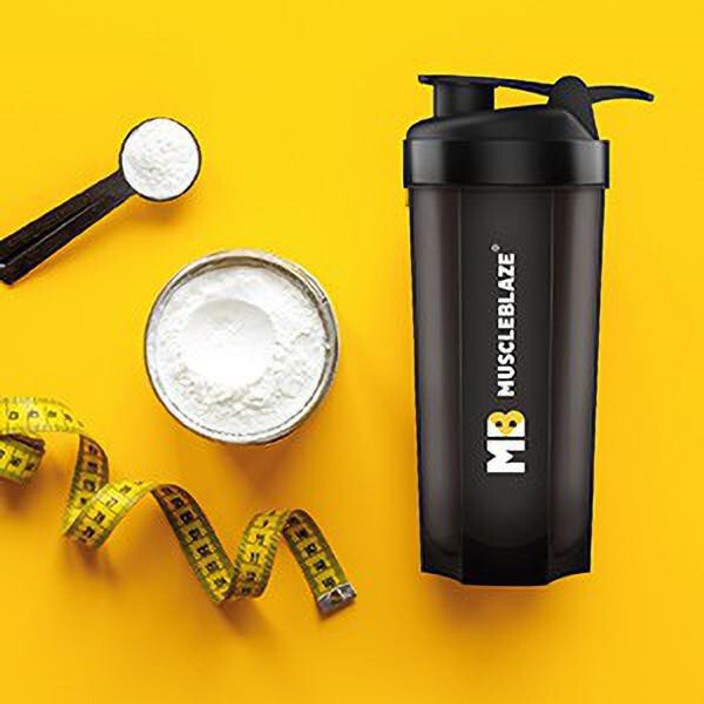 MUSCLEBLAZE 650 ml Plastic Shaker
