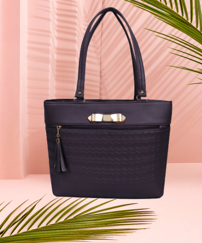 Buy claspNclutch Women Black Hand-held Bag Black Online Best