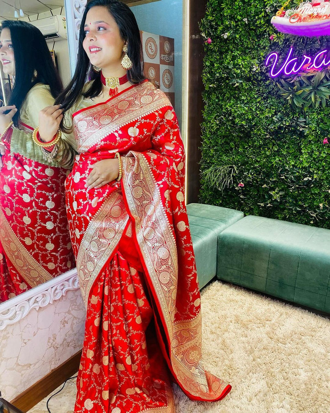 Hozaifa Sarees Woven Banarasi Silk Blend Saree