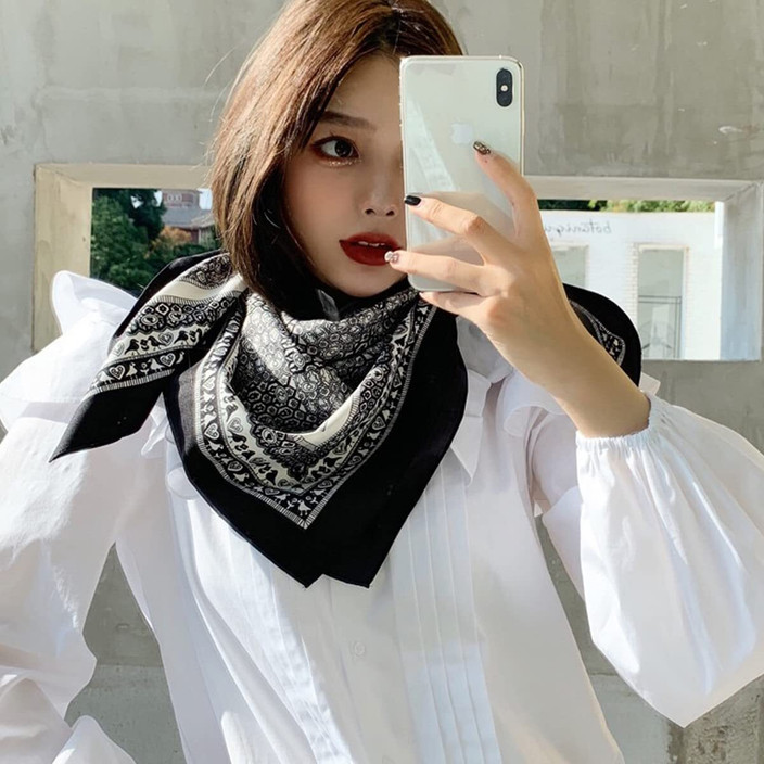 小物 eaphi INDIA PATTERN SATIN SCARF eaphi INDIA PATTERN SATIN SCARF（Buy ONE ECHELON Satin Silk