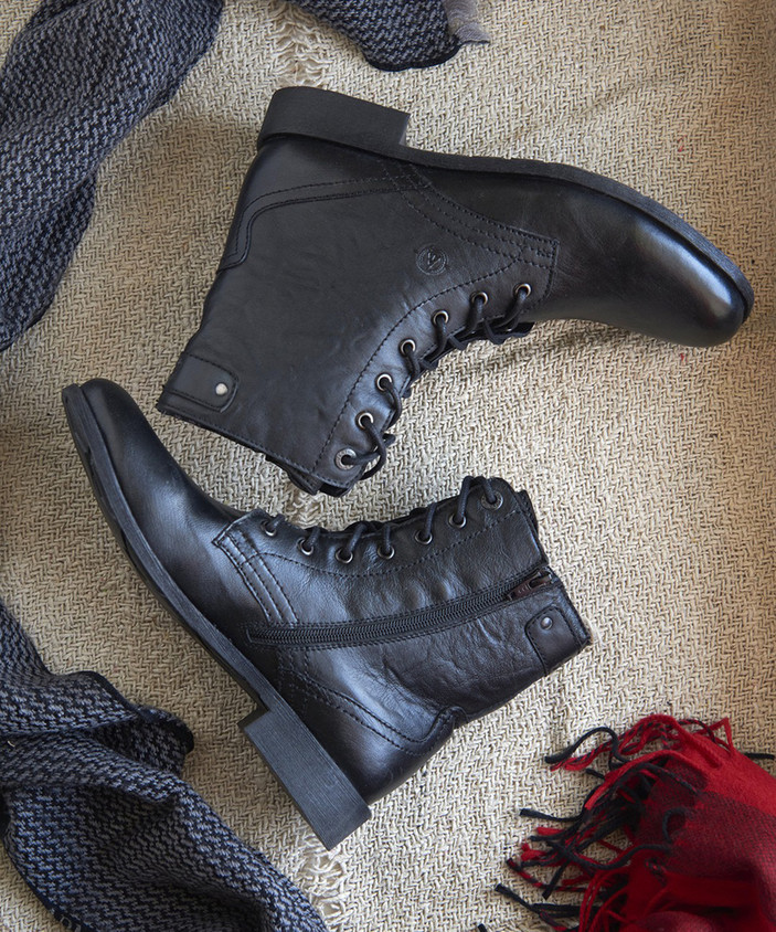 base london hopkins brogue boots in black