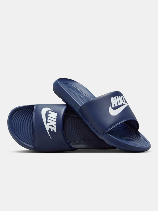 sliders nike size 5