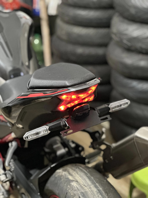 オートバイ ナンバープレート ブラケット 用 ヤマハ MT-09 MT09 SP 2021 2022 プレートホルダー 登録プレート ライセンス  ブラケットキット オートバイアクセサリーナンバープレートホルダー ために MT09 SP MT 09 2021 2022 に適合すヤマハ MT -09  MT09 2021 2022 2023用 ... オートバイライセンスナンバープレートフレームホルダー ナンバープレートホルダーブラケット のために MT-09 FZ09 2021-