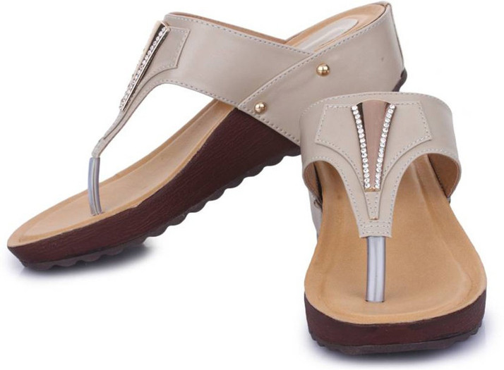 cubix ladies chappals