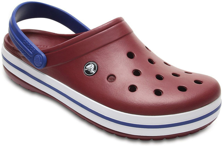marron crocs
