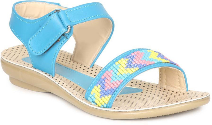 paragon chappal girl