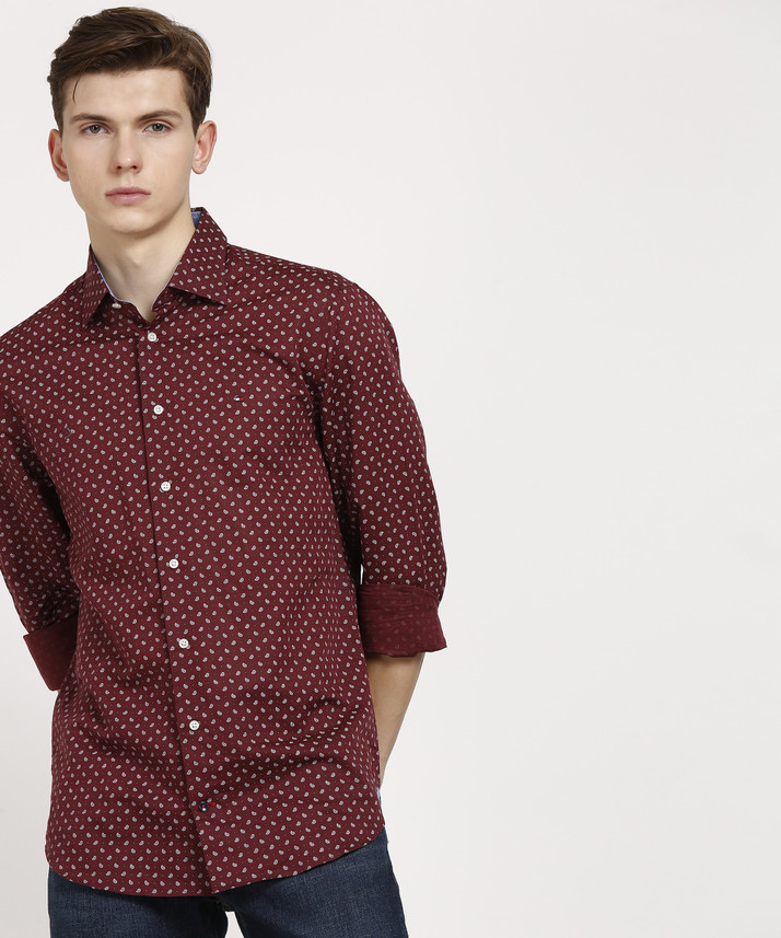 white and maroon shirt