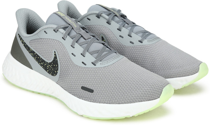 revolution 5 panelled running shoes