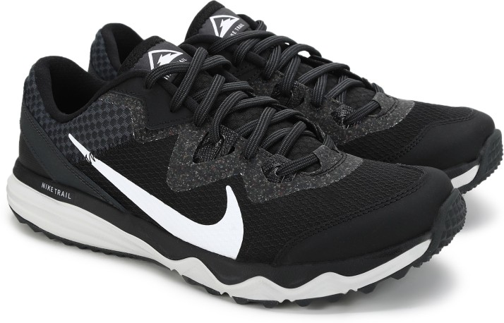 nike black and white training shoes