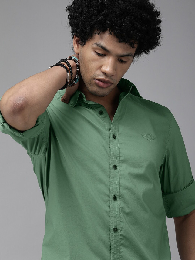 Roadster Men Solid Casual Green Shirt 