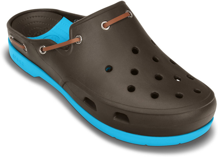 crocs the beach