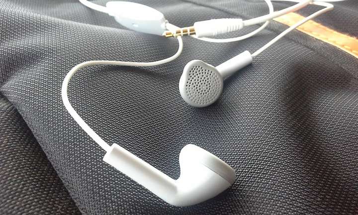 Oppo f7 original earphone price clearance