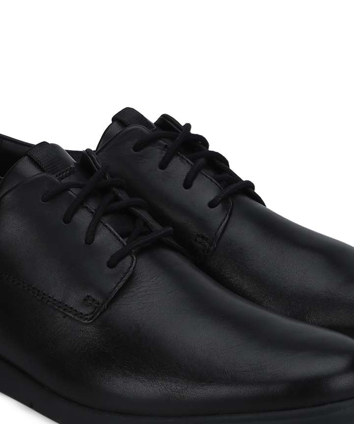 Clarks vennor walk noir deals