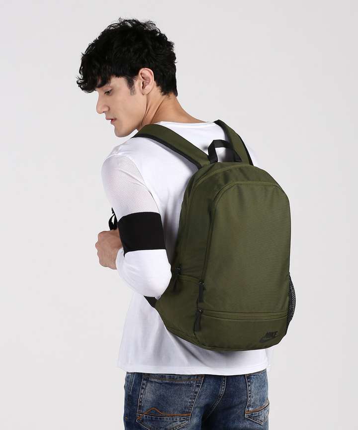 Nike classic north solid top