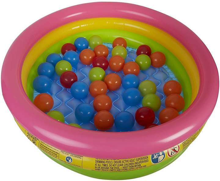 Water balls for pool outlet