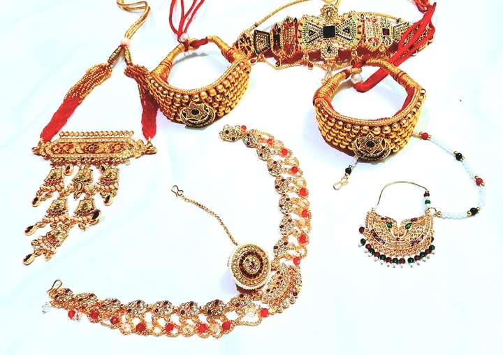 karishma fashion home RAKHDI CHOKER NATH PONCHI BAJUBAND SET Alexandrite Gold plated Plated Alloy Necklace Set Price in India Buy karishma fashion home RAKHDI CHOKER NATH PONCHI BAJUBAND SET Alexandri...