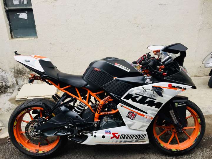 Rc 200 full black best sale
